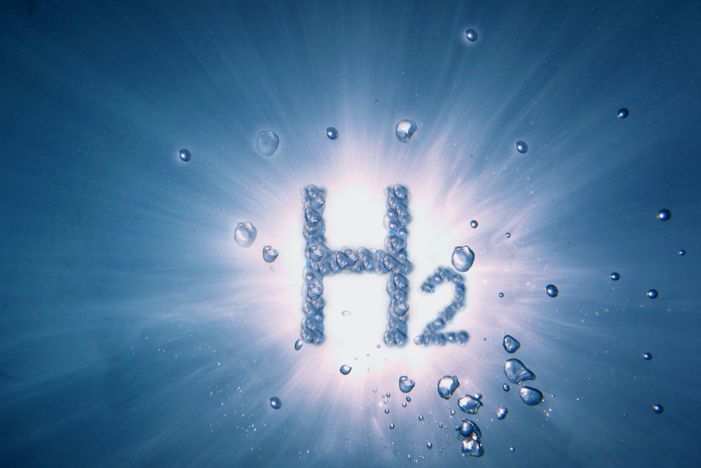What is Hydrogen Water and How Can it Help you? 1 shutterstock 1909277101